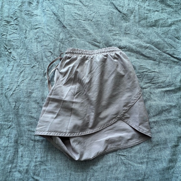 3/$10 🏷️ Old Navy running shorts - Picture 1 of 8